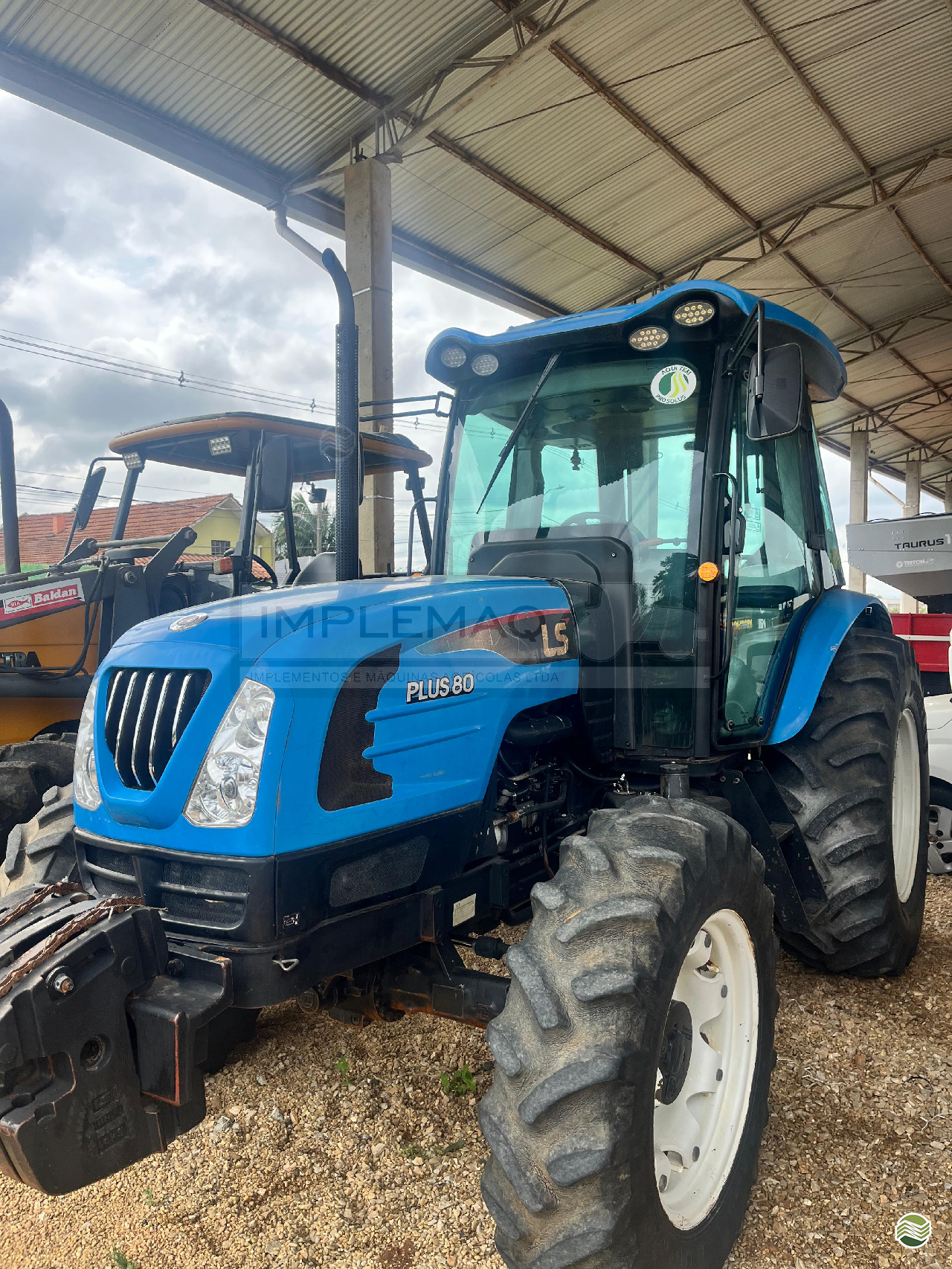 TRATOR LS TRACTOR LS PLUS 80 Tração 4x4 Implemaq - Implementos e Máquinas Agrícolas PALMEIRA PARANÁ PR